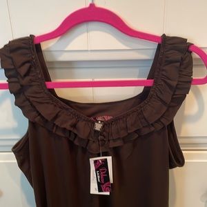 NWT L. A. BLUES DELUXE RUFFLED TANK in Dark Brown. Size MEDIUM.
